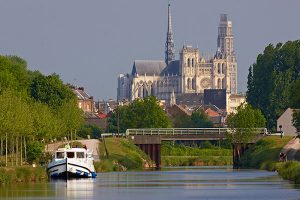 Penichette auf dem Canal de la Somme, Kathedrale Notre-Dame, Amiens, Dept.Somme, Region Picardie, Frankreich